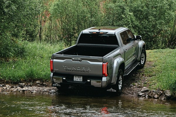 Новый пикап Toyota Tundra доступен в России в хардкорной версии от Arctic Trucks