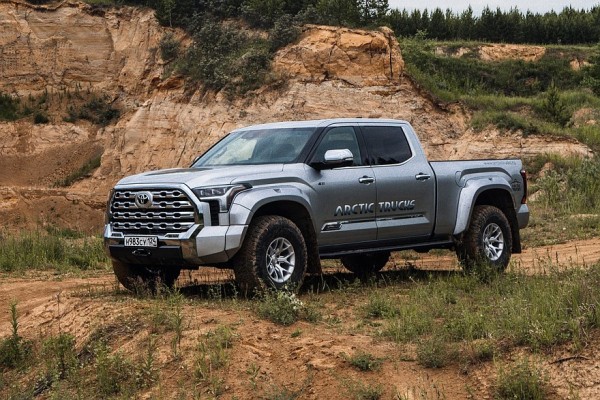 Новый пикап Toyota Tundra доступен в России в хардкорной версии от Arctic Trucks