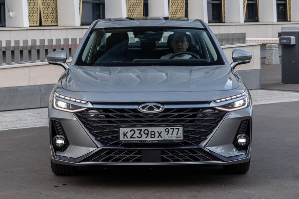 Вместо Toyota Camry, Kia К5 и Hyundai Sonata: тест-драйв Chery Arrizo 8