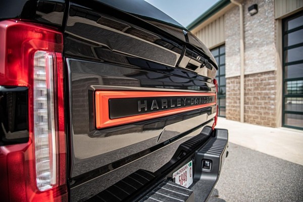 Для тех, кто любит потяжелее: новый пикап Harley-Davidson на базе Ford F-250 Super Duty