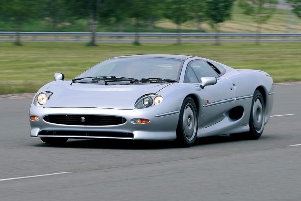 Jaguar XJ220: как пообещать невозможное, провалить все планы и все равно остаться легендой