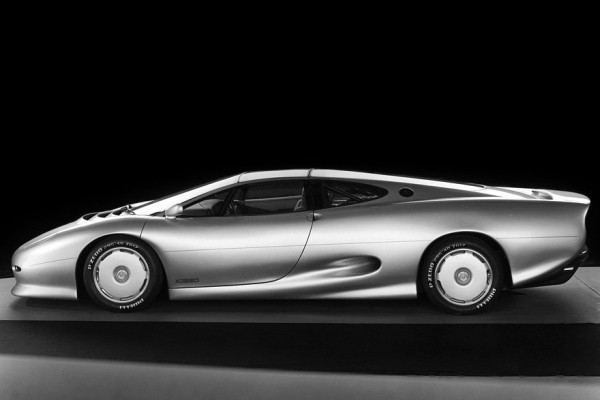 Jaguar XJ220: как пообещать невозможное, провалить все планы и все равно остаться легендой