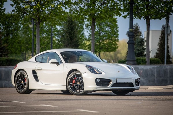 Две двери, два места и строгие правила клуба: опыт владения Porsche Cayman S (981)