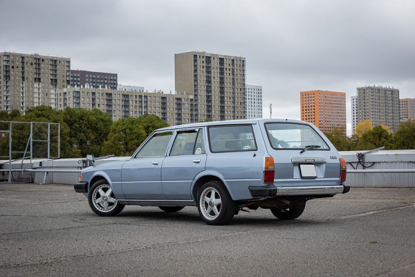 Рожденный ползать, но устремленный в небо: опыт владения Toyota Mark II (X60) 1983 года